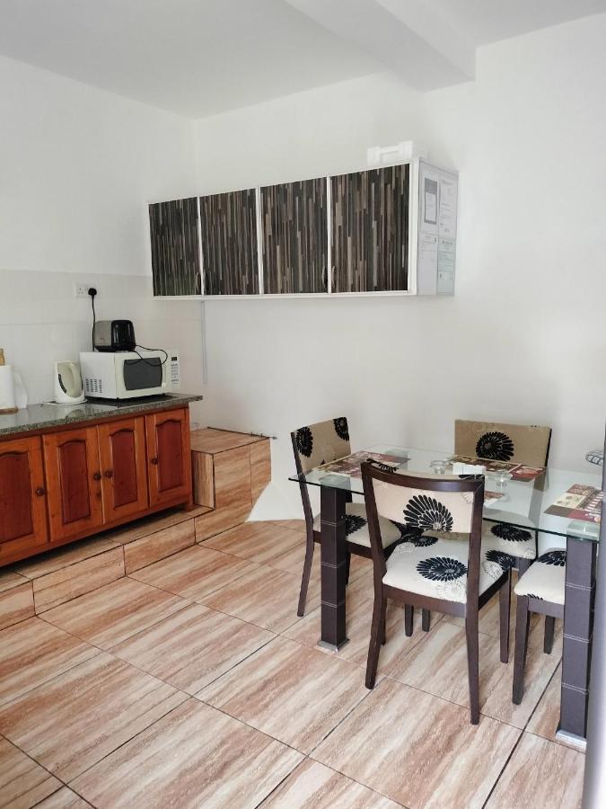 Loversnest Self Catering Anse aux Pins Exteriör bild