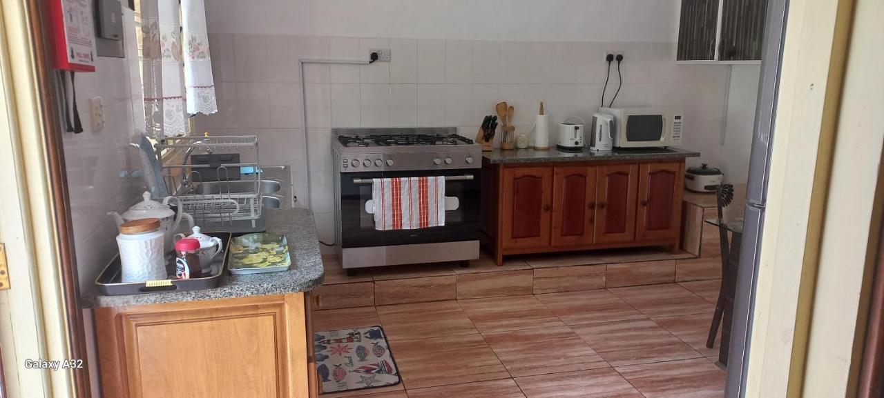 Loversnest Self Catering Anse aux Pins Exteriör bild