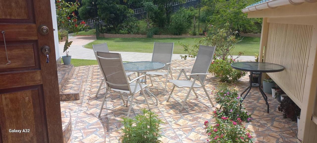 Loversnest Self Catering Anse aux Pins Exteriör bild