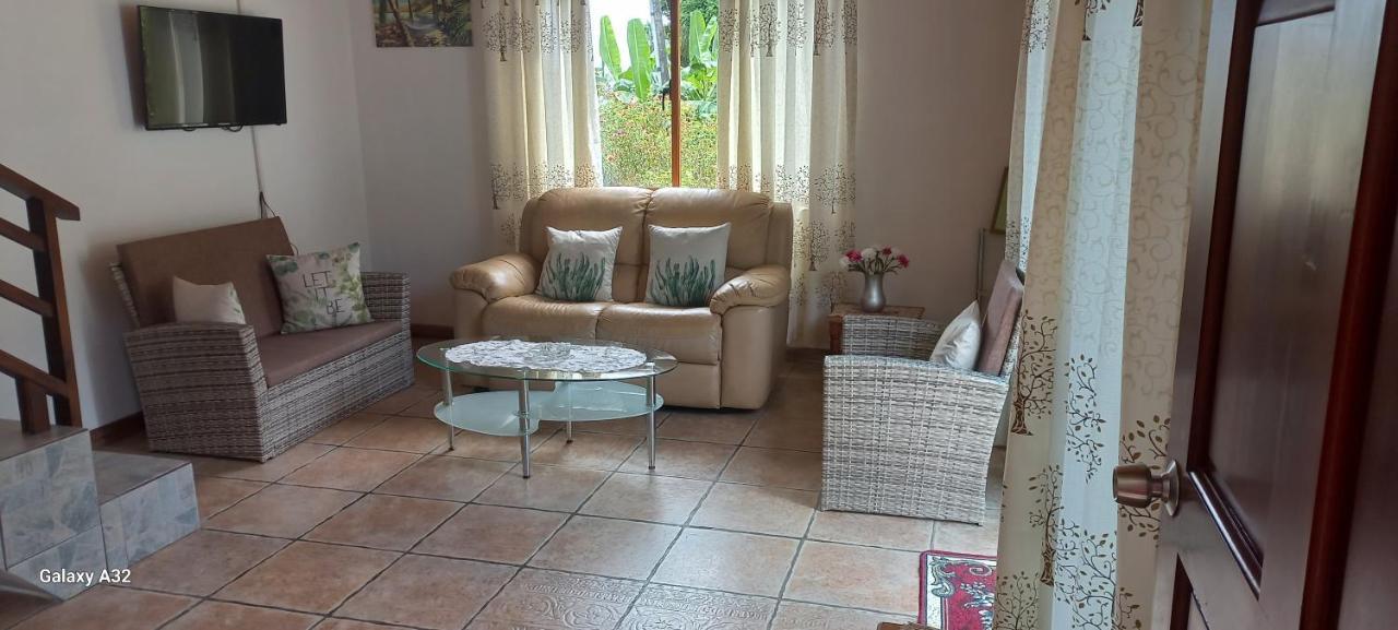 Loversnest Self Catering Anse aux Pins Exteriör bild