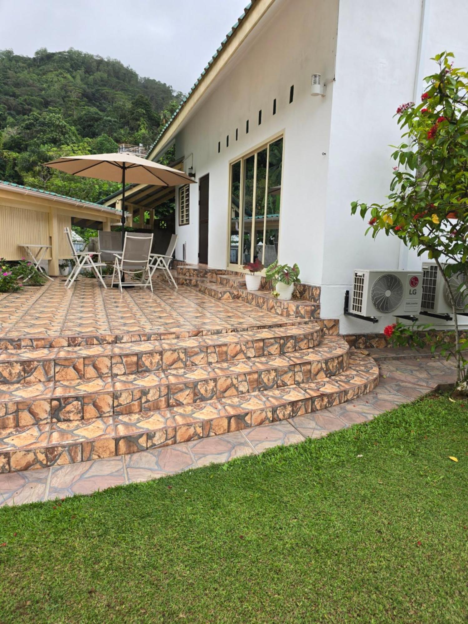 Loversnest Self Catering Anse aux Pins Exteriör bild